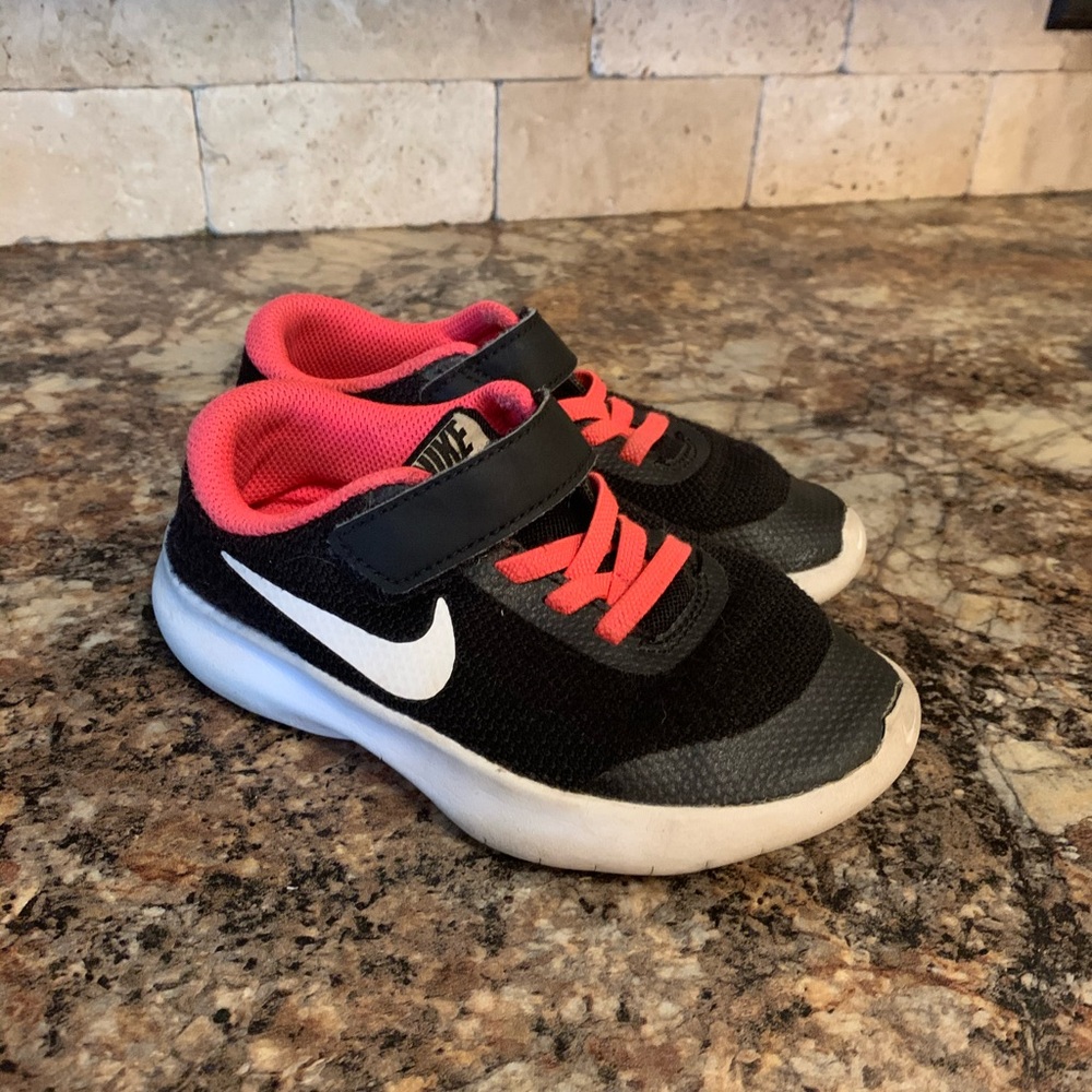 Nike tennis shoes